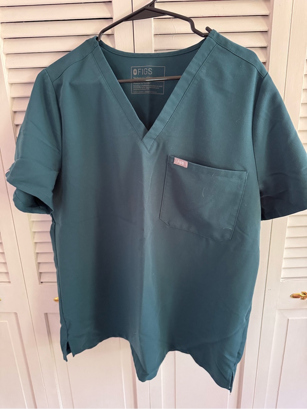 FIGS Women’s Casma, Caribbean Blue, V-Neck Scrub Top